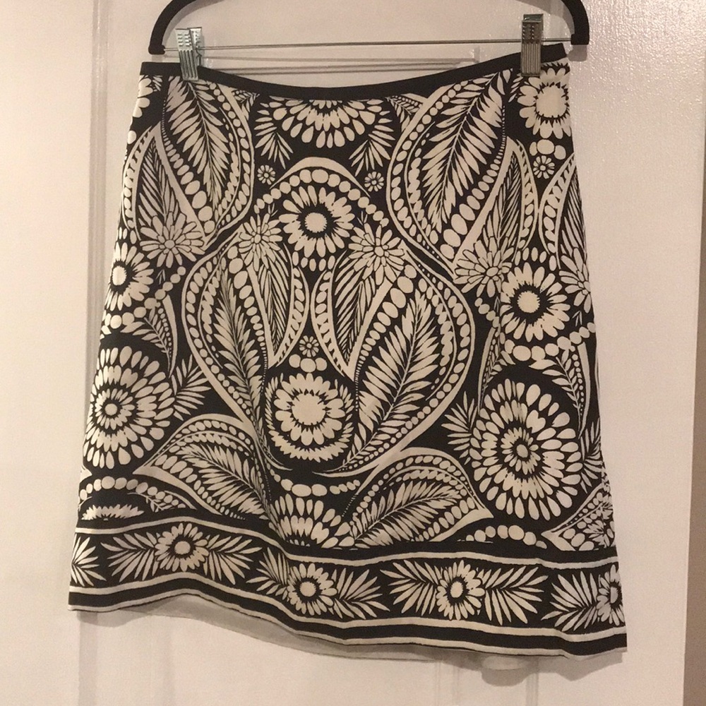 BANANA REPUBLIC silk skirt.
